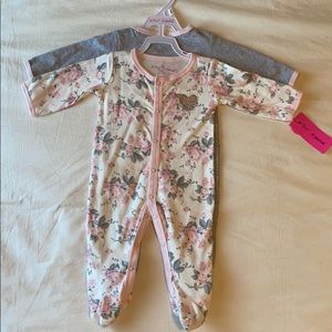 Betsey Johnson 2 pk footies in 6 month